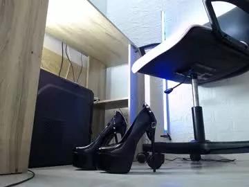 Freechat aprhillove on Chaturbate