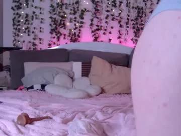 Freechat caramelangels on Chaturbate