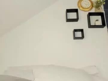 Freechat cristalcutte_ on Chaturbate