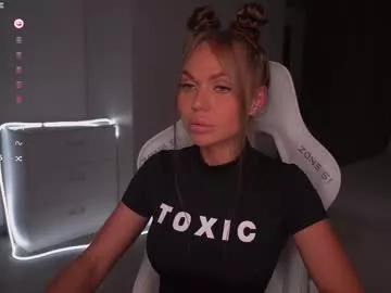 Freechat evelina_fox on Chaturbate