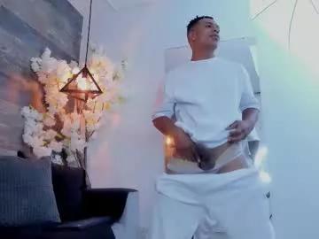 Freechat italomoore on Chaturbate