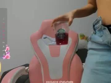 Freechat komydoll on Chaturbate