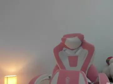 Freechat komydoll on Chaturbate