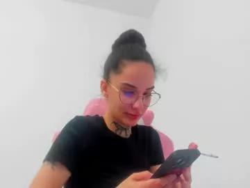 Freechat komydoll on Chaturbate