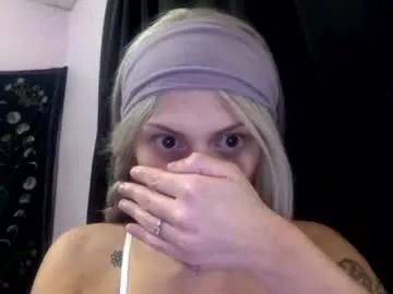 Check out Madelinevalentine, she wants to masturbate for you madelinevalentine from Chaturbate