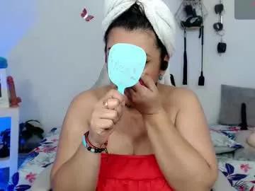 mom_17 on Chaturbate 
