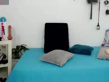 mom_17 on Chaturbate 