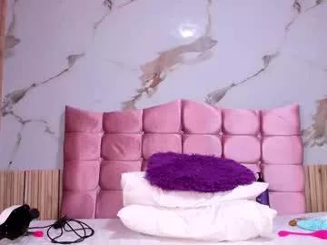 Away nicolee19_ on Chaturbate