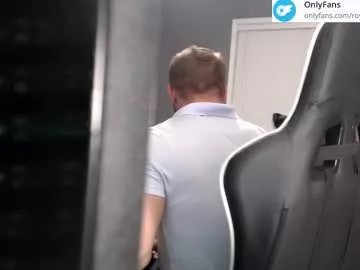 Freechat player2pawns on Chaturbate