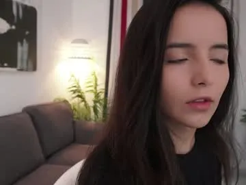 raychell_black — CrazyTicket: Show in progress. GOAL TIME - Riding my pillow - NAKED. Tip 21 tokens to see the show