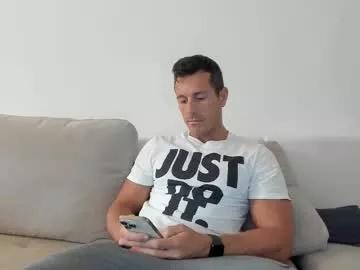 Freechat roberto4ever on Chaturbate