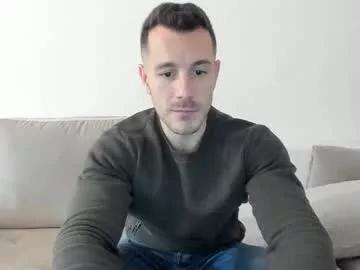Freechat roberto4ever on Chaturbate
