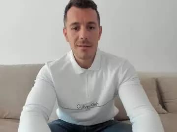 Freechat roberto4ever on Chaturbate
