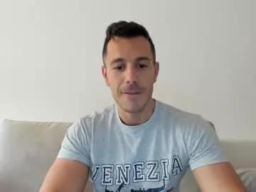 Freechat roberto4ever on Chaturbate