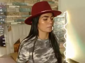 Freechat rosalind_tay on Chaturbate