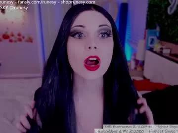 Join Chaturbate's Runesy runesy from Chaturbate