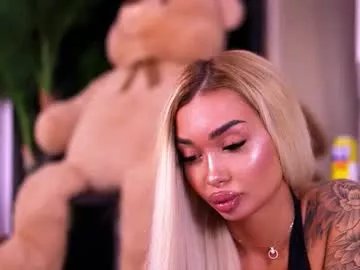 Freechat sashaferrera on Chaturbate