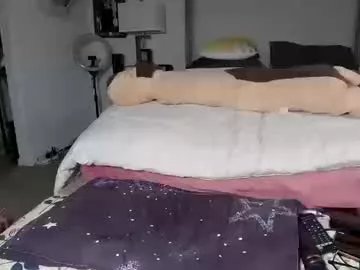 Away skinnyasianmilf on Chaturbate