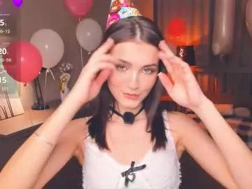Freechat synne_glows on Chaturbate