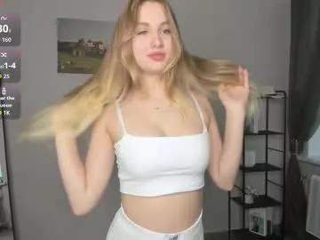 Freechat tilliecristello on Chaturbate