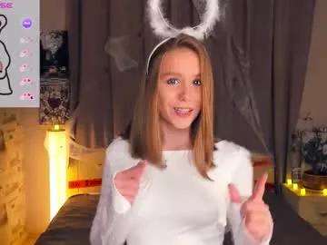 Discover 19 years old trinahillier from Chaturbate trinahillier from Chaturbate