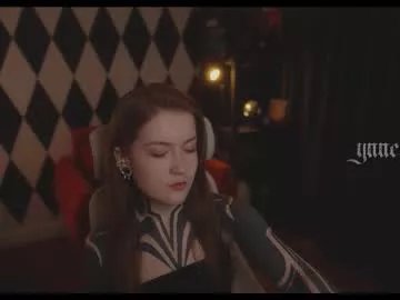 Freechat ynnenbrynn on Chaturbate