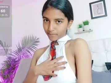 Freechat yuliethpetite on Chaturbate