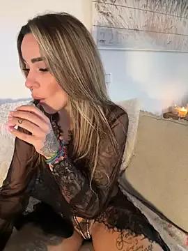 Watch -Alisa, she wants to masturbate for you -Alisa from StripChat