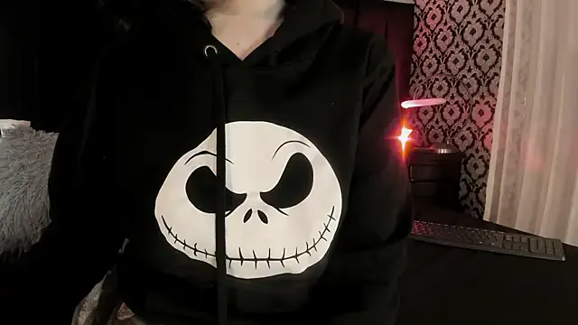 Adeelinee on StripChat