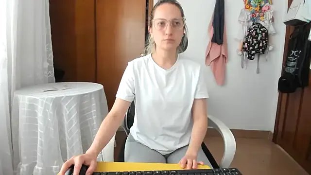 Freechat Adele_johnsonn1 on StripChat