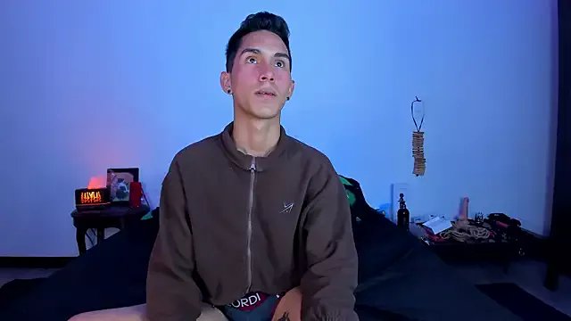 Freechat Alexmillers on StripChat