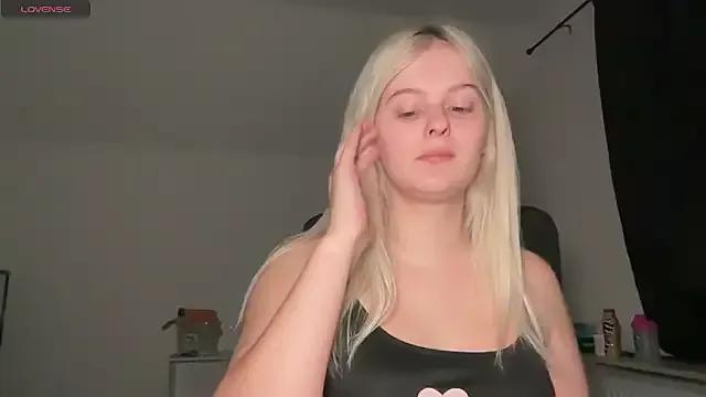 Allylove03 on StripChat 