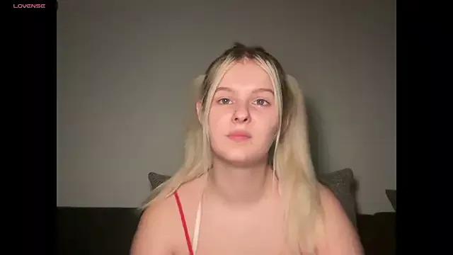 Allylove03 on StripChat 