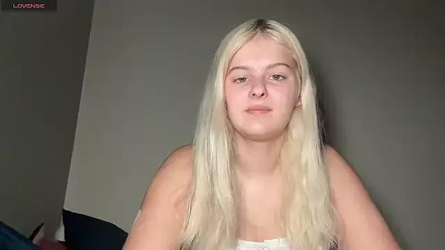 Allylove03 on StripChat 