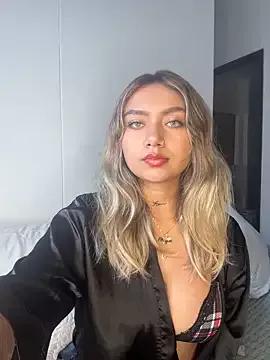 amanda-medrano1 on StripChat 