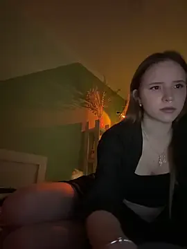 ameliamooon — ALL NAKED !!!!