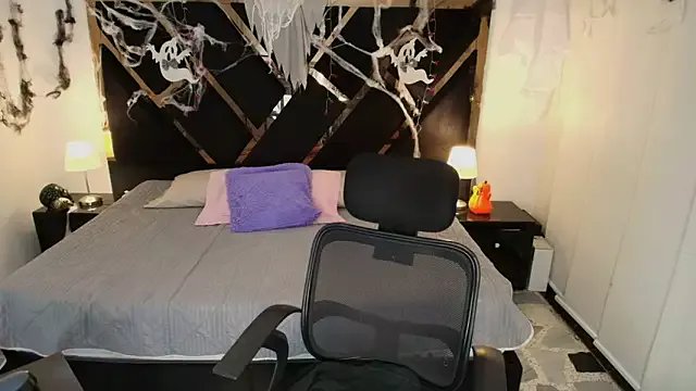 Freechat Amelie_saenz on StripChat