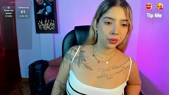 AnaFoxxx_ — show boobs + oil