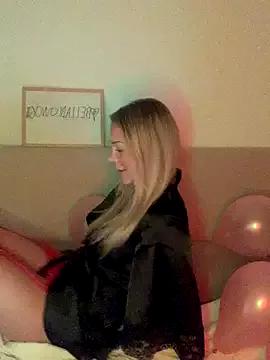 Checkout gorgeous model Bellablows Bellablows from StripChat
