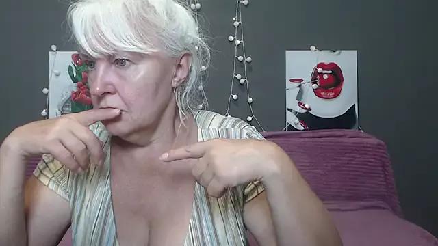 Freechat BlondyLeeBest on StripChat