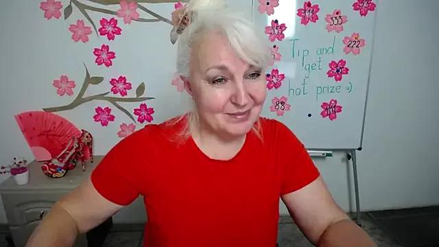 Freechat BlondyLeeBest on StripChat