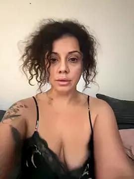 caramelandCurls from StripChat