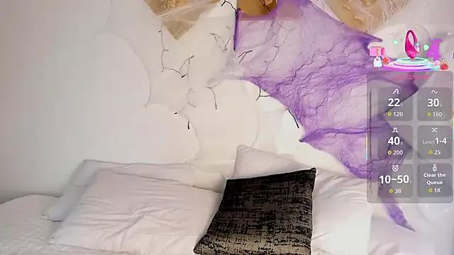 Discover hot camslut CharlottePetitte CharlottePetitte from StripChat