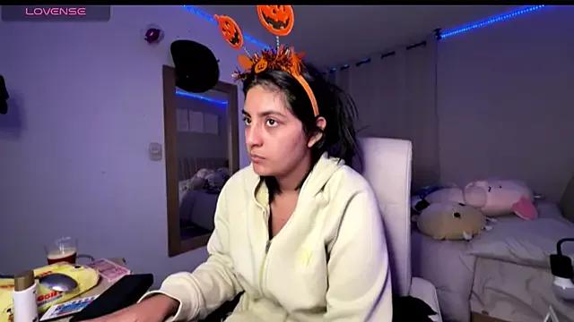 Freechat cloe_small on StripChat