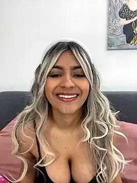 Freechat cloe_small on StripChat