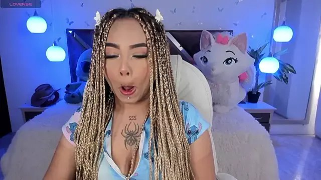 Freechat conny__curly on StripChat