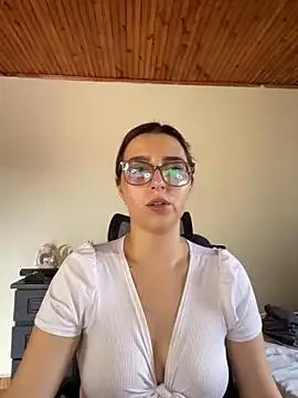 Freechat CoraVibes on StripChat