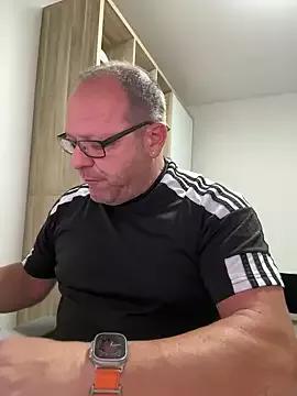 Freechat coupleLatinaLovers on StripChat