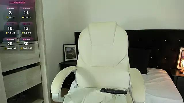 Freechat cristaaalclocks1 on StripChat