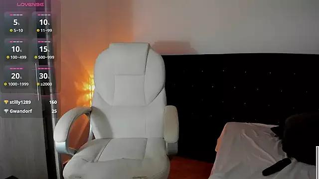 Freechat cristaaalclocks1 on StripChat